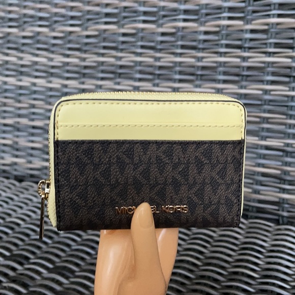 Michael Kors Medium Zip Around Card Case - Picture 16 of 16